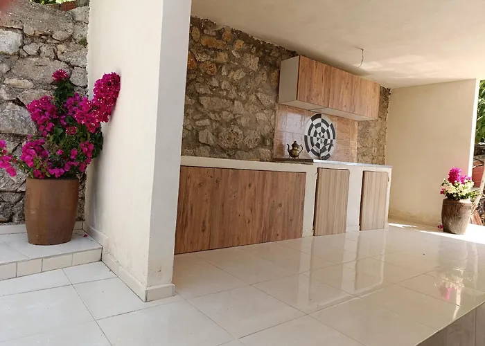 Nikolari Apartahotel Himarë
