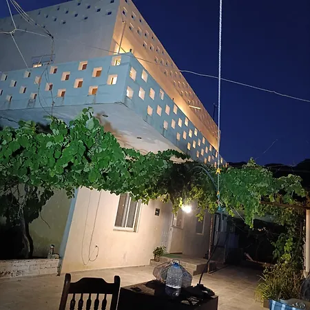 Nikolari Apartmanhotel 3*