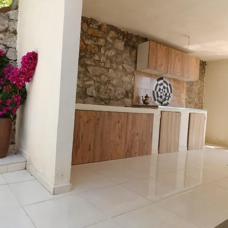 Nikolari Aparthotel Himare